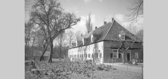 1967 Vier woningen op kaatsbaan Huis Bergh